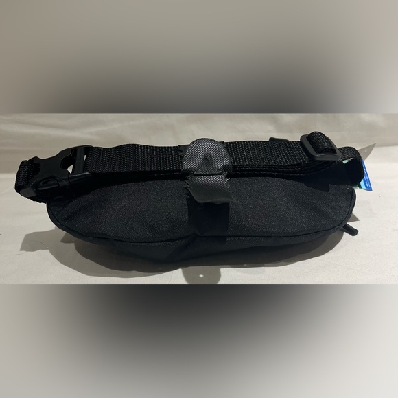 United Airlines Polaris Class Therabody Crossbody Inflight Amenity Bag - Picture 4 of 15